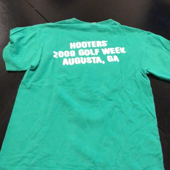 Vintage Hooters Tshirt 2009 Golf week size small - Picture 4 of 5